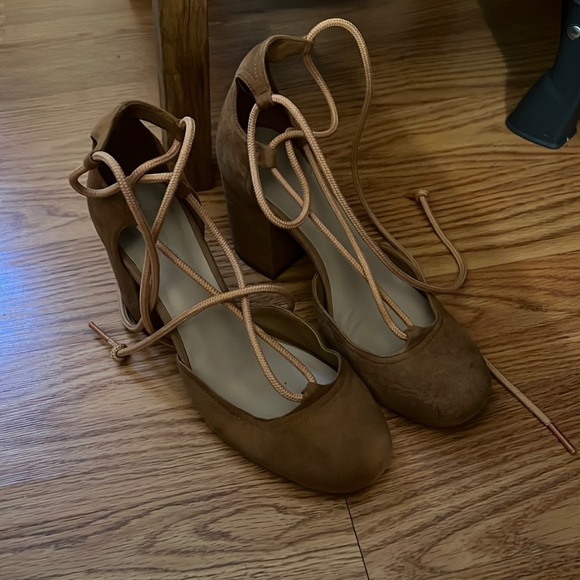 Aldo mustard yello chunky lace up heels - Picture 3 of 5